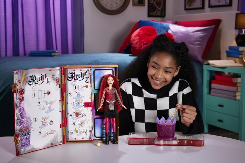 Imagem de Boneca Mattel Disney Descendants The Rise of Red Red com conjunto de brinquedos