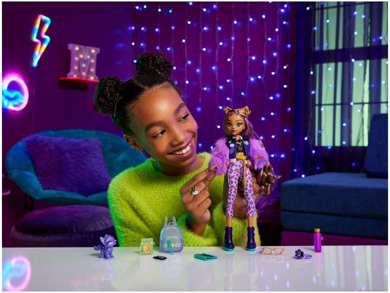 Boneca Monster High Clawdeen Wolf Articulada - com Acessórios Mattel Imagem de Boneca Monster High Clawdeen Wolf Articulada