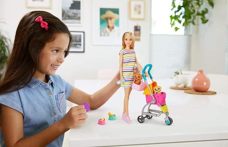 Imagem de Boneca Playset Barbie Dogwalking com carrinho de bebê transformador