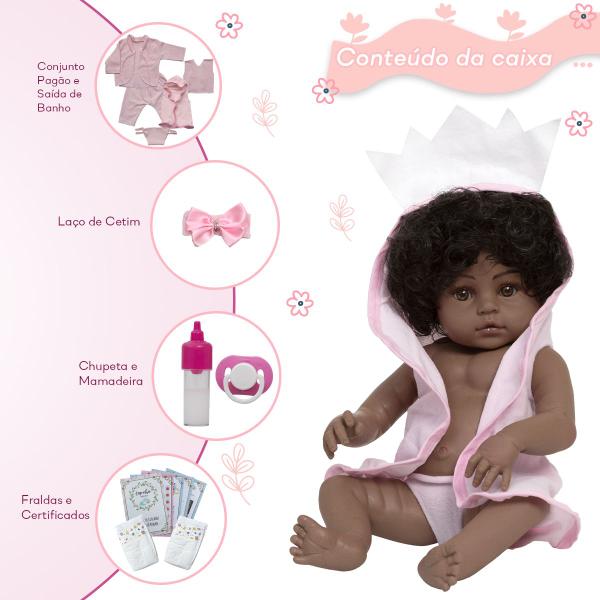 Imagem de Boneca Reborn Menina Negra Olho Castanho Com Roupão e Itens