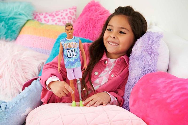 Imagem de Boneco Barbie Ken Moreno Com Prótese 212 - Mattel