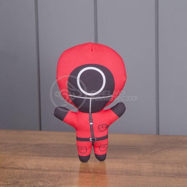 Boneco De Pelucia Squid Game Round 6 Vermelho 26Cm - TIKTOYS Imagem de Boneco De Pelucia Squid Game Round 6 Vermelho 26Cm