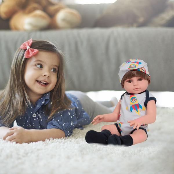 Boneco Reborn Realista Menino 46cm Enxoval Aviãozinho Fofo - Cegonha Reborn Dolls Imagem de Boneco Reborn Realista Menino 46cm Enxoval Aviãozinho Fofo