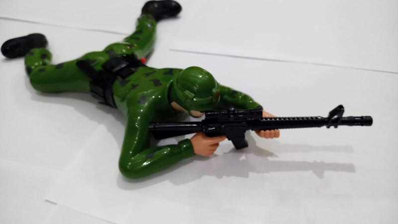 Imagem de Boneco Soldado A Pilhas Que Rasteja Soldadinho  Rastejante Brinquedo Musical som