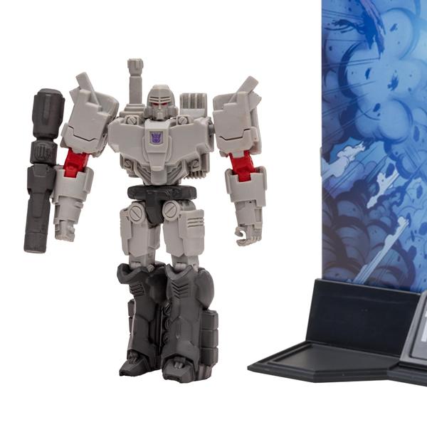 Imagem de Bonecos de ação McFarlane Toys Transformers Optimus Prime e Megatron com 2 quadrinhos