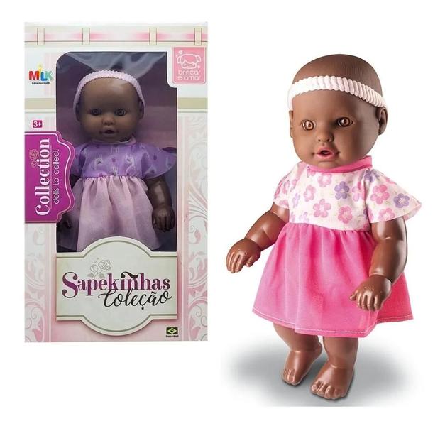 Bonequinha Boneca Negra Sapekinhas Bebê Brinquedo Infantil - Milk Brinquedos Imagem de Bonequinha Boneca Negra Sapekinhas Bebê Brinquedo Infantil