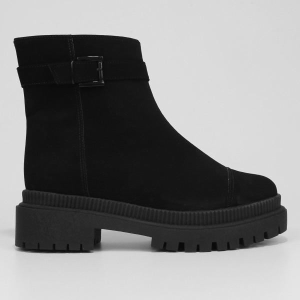 Bota Cano Curto Griffe Fivela Camurça Tratorada Feminina Bota Cano Curto Griffe Fivela Camurça Tratorada Feminina
