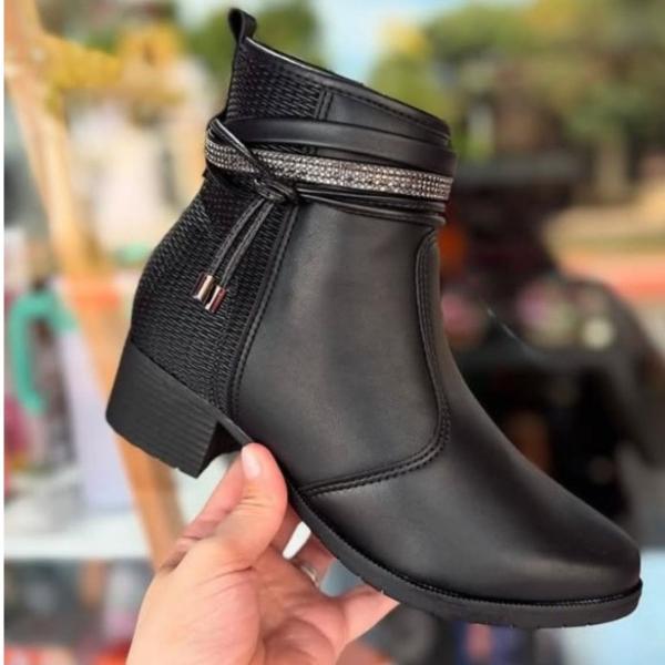 Bota Feminina Moleca Salto Baixo Grosso Cano Curto Tira Strass