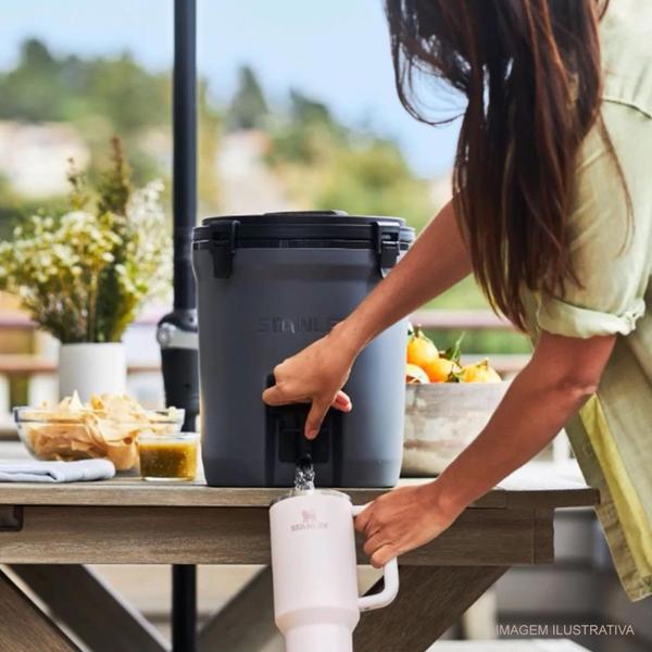 Imagem de Botijão Térmico Jug Stanley 7,5 Litros Charcoal