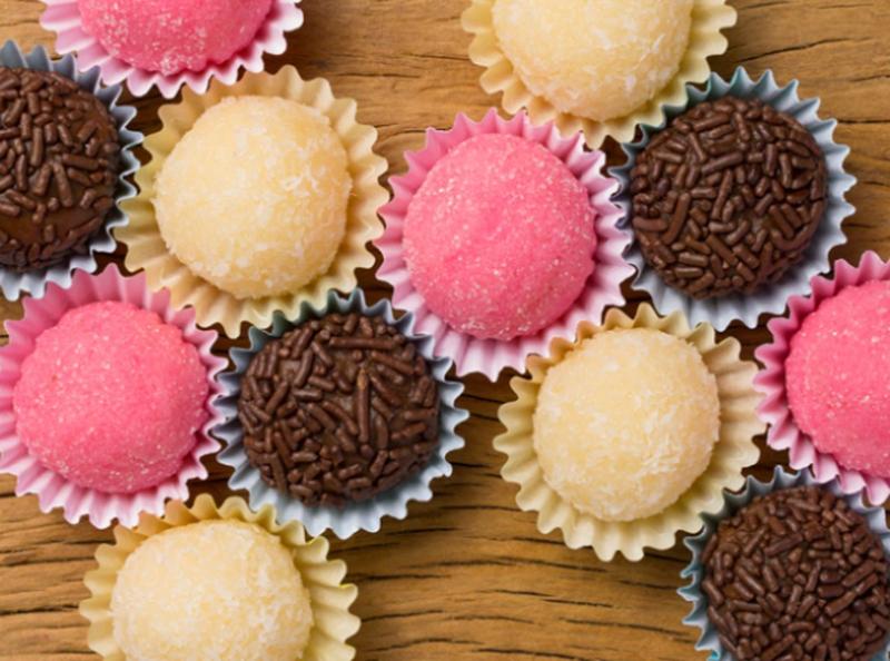 Imagem de Brigadeiro Beijinho e Bicho de pé  Pra Enrolar Até 300 Doces