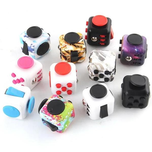 Brinquedo Antiestresse Infinity Cube - Para Crianças e Adultos Imagem de Brinquedo Antiestresse Infinity Cube - Para Crianças e Adultos
