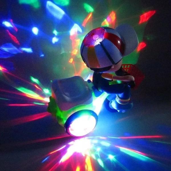 Imagem de Brinquedo Boneco Boneca - Triciclo que Anda, LED, Som, Gira e Empina