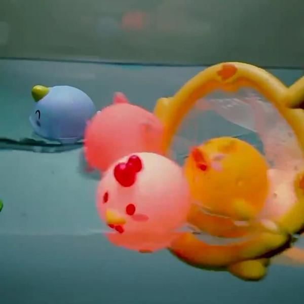 Brinquedo de Banho para Bebê com Luzes LED - Animais Fofos Flutuantes Imagem de Brinquedo de Banho para Bebê com Luzes LED - Animais Fofos Flutuantes
