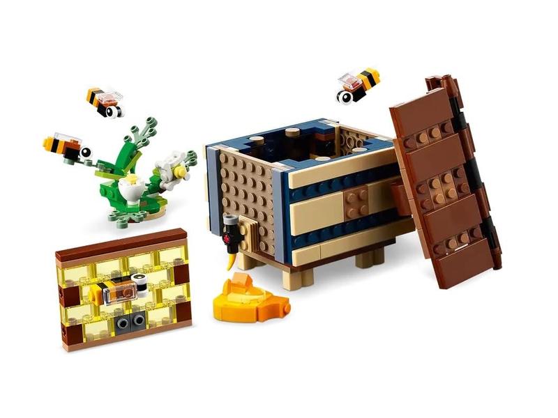 Imagem de Brinquedo de construção LEGO Creator 3in1 Birdhouse 31143 para crianças maiores de 8 anos