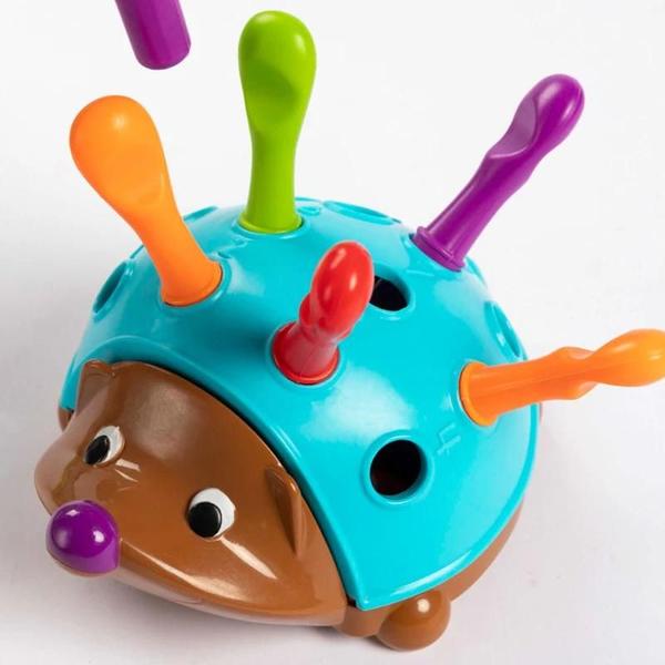 Brinquedo de Ouriço para Desenvolver Habilidades Motoras Finas em Crianças Imagem de Brinquedo de Ouriço para Desenvolver Habilidades Motoras Finas em Crianças