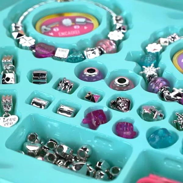 Imagem de Brinquedo Infantil Pulseira Colar Berloques + Kit Manicure