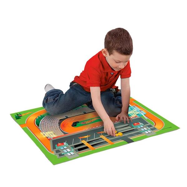 Brinquedo Infantil, Tapete Temático com Carrinho - Toyng Imagem de Brinquedo Infantil, Tapete Temático com Carrinho - Toyng