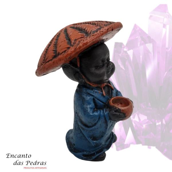 Buda Chinês Menino com Chapéu - Divine Moda Indiana Imagem de Buda Chinês Menino com Chapéu