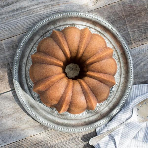 Imagem de Bundt Pan Nordic Ware Platinum Silver 2,8 L com kit de ferramentas