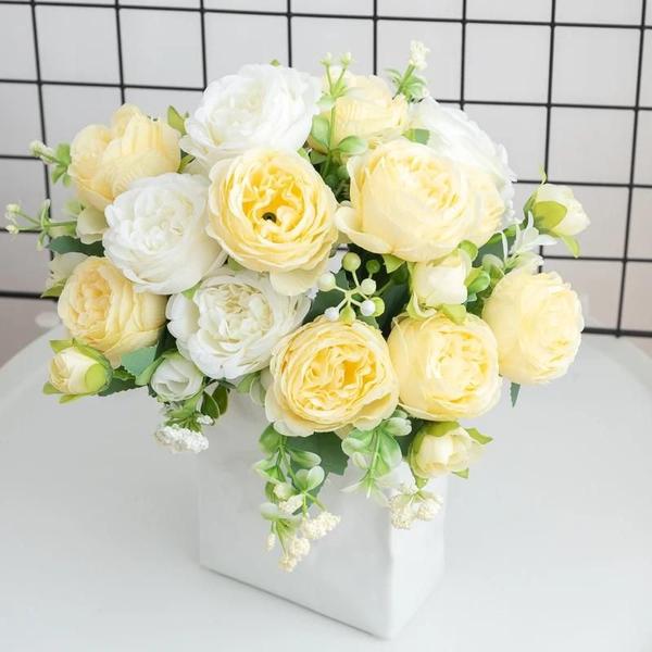 Buquê de Peônias Artificiais de Seda Branca (30cm) - Decoração para Casa, Festas e Casamentos Imagem de Buquê de Peônias Artificiais de Seda Branca (30cm) - Decoração para Casa, Festas e Casamentos