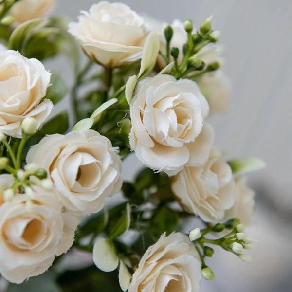 Imagem de Buquê de Rosas de Seda Artificial - 5 Garfos, 15 Cabeças - Decoração para Casamento e Natal