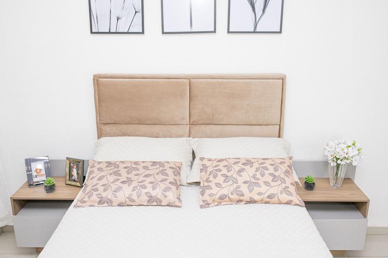 Imagem de Cabeceira de Cama Box Casal 138 cm Roma Larhome Tecido Suede Veludo Marrom claro.