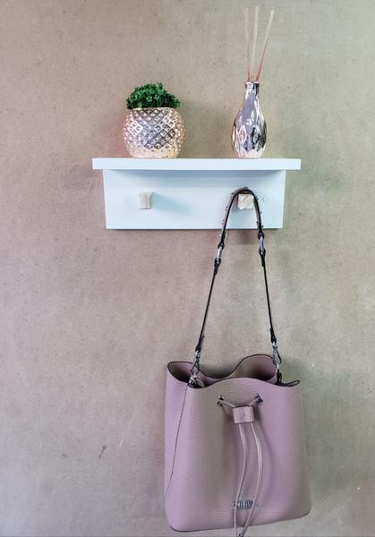 Cabideiro de Parede MDF 30CM Pinos Organizador Prateleira - HOMEPLUS Imagem de Cabideiro de Parede MDF 30CM Pinos Organizador Prateleira