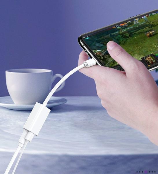 Imagem de Cabo Adaptador 2 em 1 Duplo para iPhone/iPad Conector Lightning Branco - Carregador e Fone de Ouvido