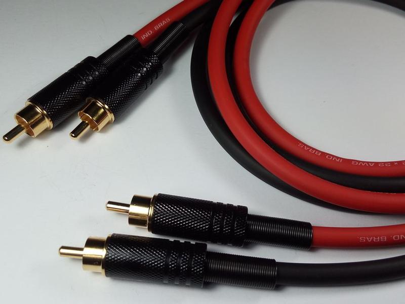 Cabo RCA de áudio blindado banhado a ouro MDP P/V - 2,50 metros - Malha de Prata Imagem de Cabo RCA de áudio blindado banhado a ouro MDP P/V - 2,50 metros