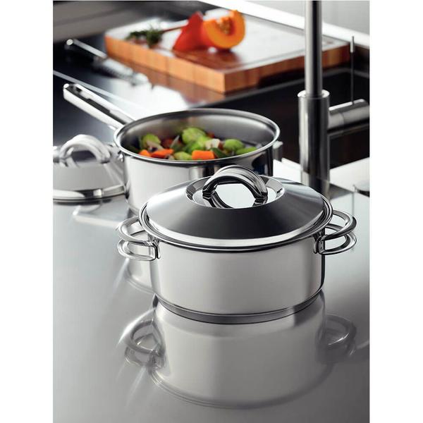 Caçarola Tramontina Solar Rasa 24 cm 4,7 L em Aço Inox Fundo Triplo com Tampa e Alças 62503240 - TRAMONTINA FARROUPILHA Imagem de Caçarola Tramontina Solar Rasa 24 cm 4,7 L em Aço Inox Fundo Triplo com Tampa e Alças 62503240