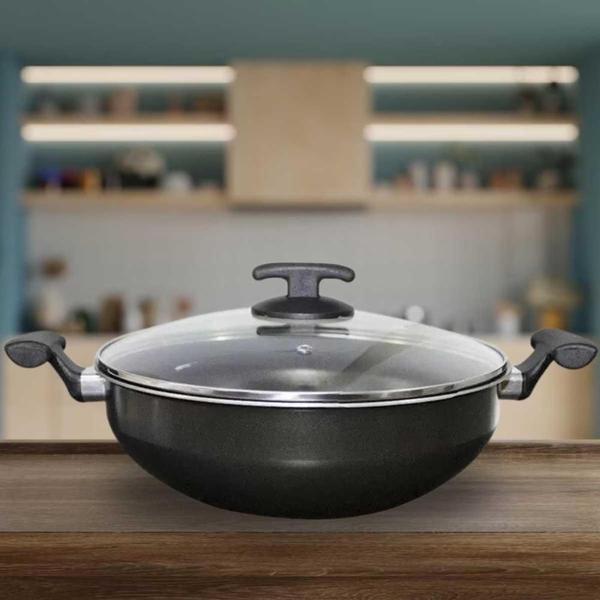 Caçarola Wok Com Tampa Fort-Lar 28Cm Ref.5175 Preto Imagem de Caçarola Wok Com Tampa Fort-Lar 28Cm Ref.5175 Preto