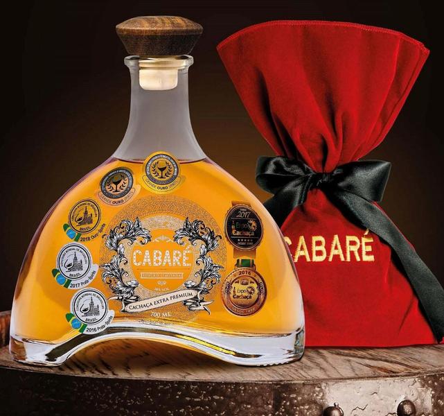 Imagem de Cachaça Cabaré Extra Premium 15 Anos 700ml