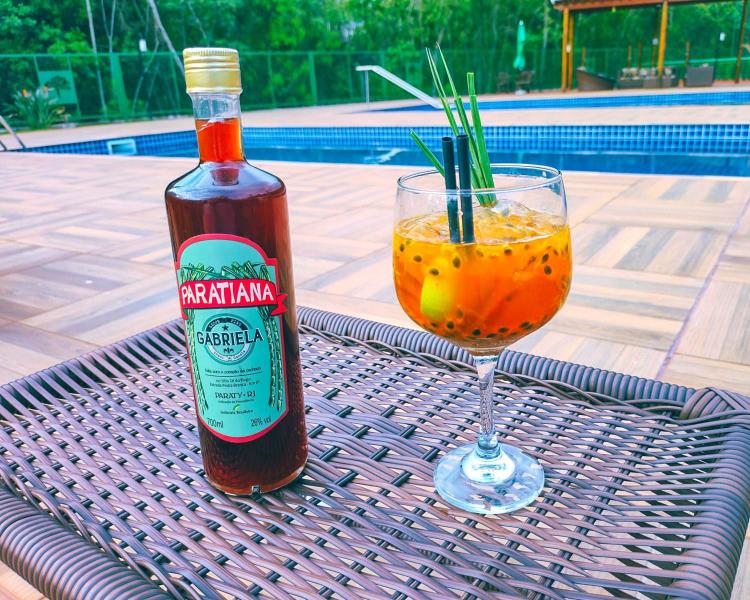 Cachaça Gabriela Cravo e Canela Paratiana 700 ml Premiada Premium Jorge Amado Paraty Presente Original Pinga Clássica Imagem de Cachaça Gabriela Cravo e Canela Paratiana 700 ml Premiada Premium Jorge Amado Paraty Presente Original Pinga Clássica