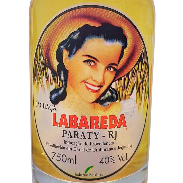 Cachaça Labareda Paratiana 700 ml Sabor Autêntico de Paraty com Envelhecimento em Umburana e Jequitibá Imagem de Cachaça Labareda Paratiana 700 ml Sabor Autêntico de Paraty com Envelhecimento em Umburana e Jequitibá