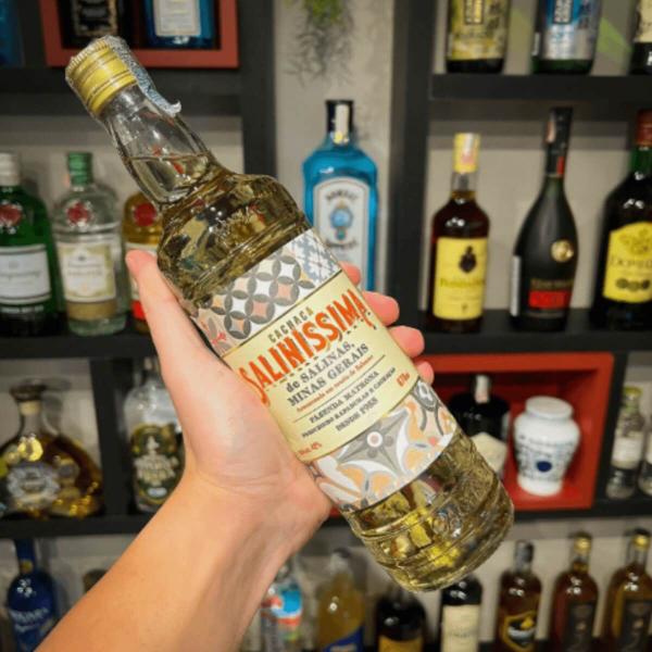 Imagem de Cachaca salinissima c/rosca ouro 670 ml