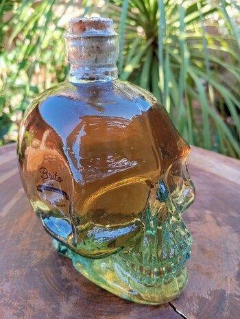 Imagem de Cachaça Seio da Canastra 750ml Caveira Com 2 Copinhos