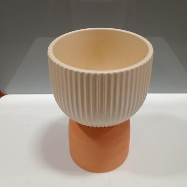 CACHEPÔ CERÂMICA 20x15x15cm CREME VASO DECORATIVO PLANTA - NH Imagem de CACHEPÔ CERÂMICA 20x15x15cm CREME VASO DECORATIVO PLANTA