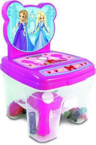 Imagem de Cadeirinha Infantil Brinquedos Salão De Beleza Menina