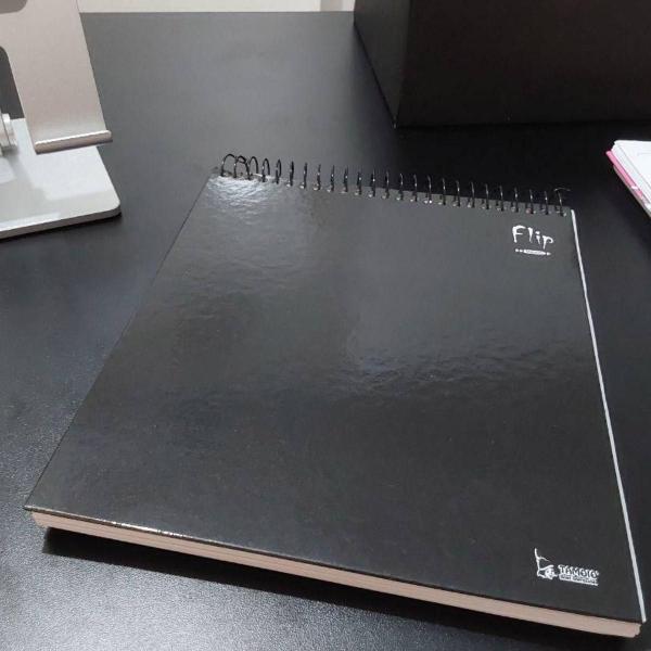 Imagem de Caderno Para Canhotos 10 Matérias 160 Fls Flip Neutro Preto