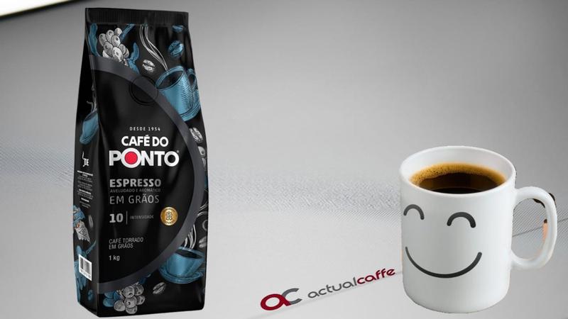 Café Torrado em Grãos café do Ponto 1kg. Imagem de Café Torrado em Grãos café do Ponto 1kg.
