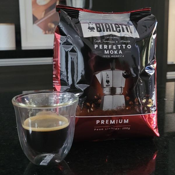 Imagem de Cafeteira Bialetti Nuova Moka Express 6 xícaras Italiana e Café Gourmet Bialetti 100% Arábica Torrado Moído Perfetto 250