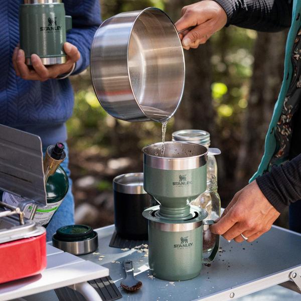 Imagem de Cafeteira portátil Stanley com filtro inox para café em casa ou escritório