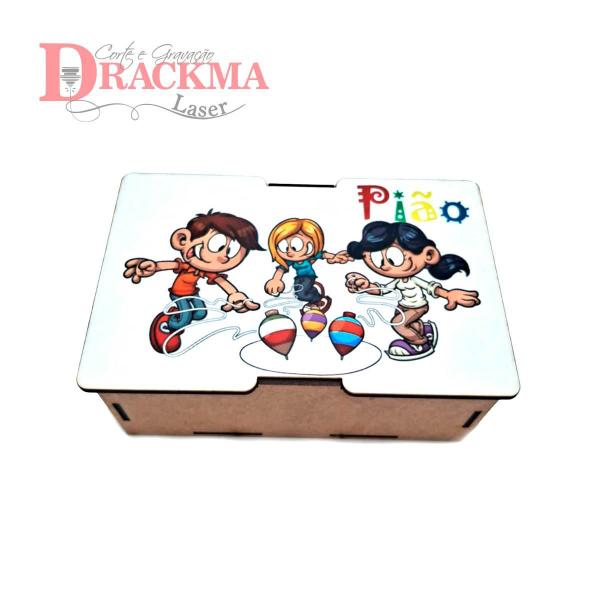 Caixa com 3 piões de Madeira - Drackma Imagem de Caixa com 3 piões de Madeira