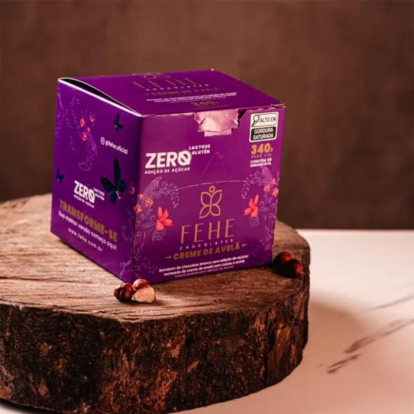 Caixa De Bombom Chocolate Branco Zero Rech. Avelã Fehe 340G Imagem de Caixa De Bombom Chocolate Branco Zero Rech. Avelã Fehe 340G