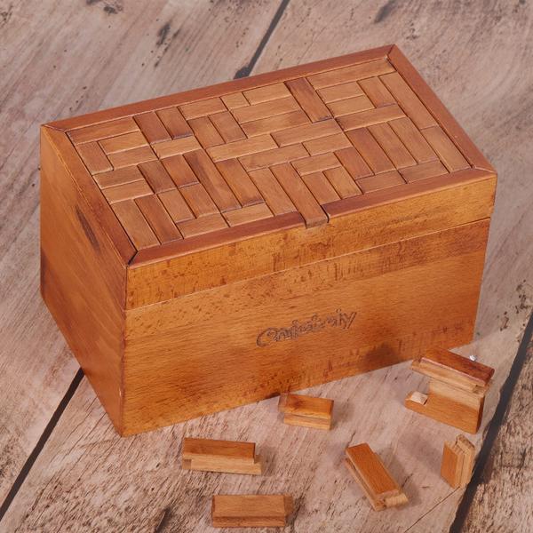 Imagem de Caixa de quebra-cabeça secreta de madeira Onietoiy Big 32 Steps Toys Beech Wood Money Holder Armazenamento feito à mão Quebra-Cabeças Desbloqueando Jogos Compartimento Retrô Thinking Toy Presente de aniversário misterioso para crianças e adultos