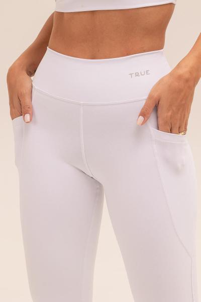 Calça Capri Legging de Academia Corsário Branca Enfermagem Estética Medicina Alta Qualidade Blackout - True Imagem de Calça Capri Legging de Academia Corsário Branca Enfermagem Estética Medicina Alta Qualidade Blackout