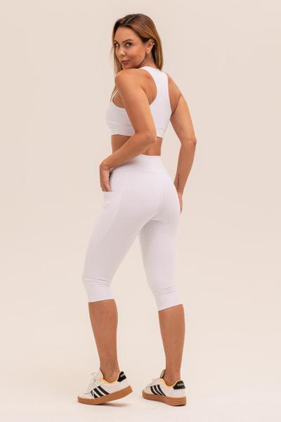 Calça Capri Legging de Academia Corsário Branca Enfermagem Estética Medicina Alta Qualidade Blackout - True Imagem de Calça Capri Legging de Academia Corsário Branca Enfermagem Estética Medicina Alta Qualidade Blackout