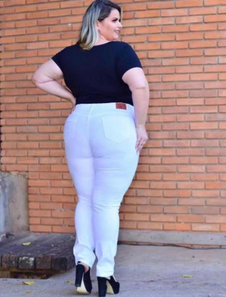 Calça Jeans Branca Modeladora Plus Size Cintura Alta Lycra Recorte