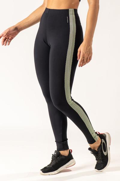 Calça Legging Fit Lolita preto - Apneia Imagem de Calça Legging Fit Lolita preto
