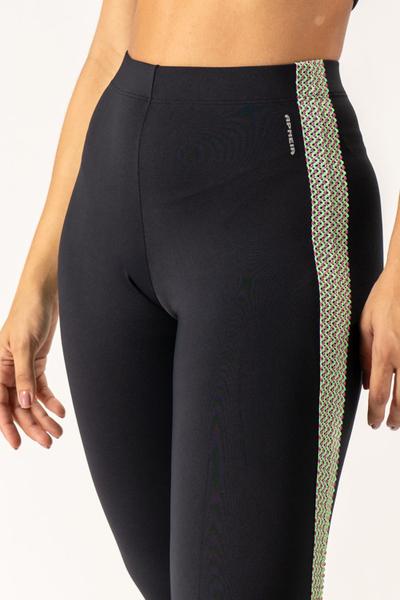 Calça Legging Fit Lolita preto - Apneia Imagem de Calça Legging Fit Lolita preto